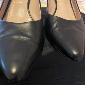 A pair of black 2 inch heels good condition